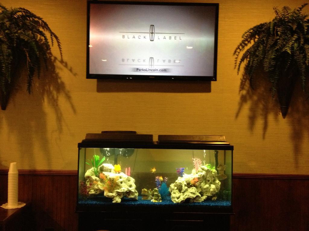 Monroe'S On The Lake Hotel & Banquet Hall Сэнфорд Экстерьер фото